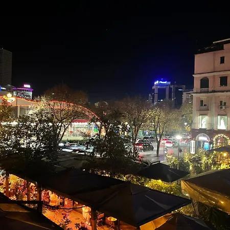 Aj - Hidden Gem In Front Of Taiwan Center ティラナ