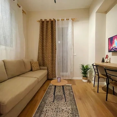 Aj - Hidden Gem In Front Of Taiwan Center Apartamento Tirana