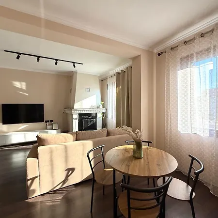 Aj - Hidden Gem In Front Of Taiwan Center Apartment Tirana